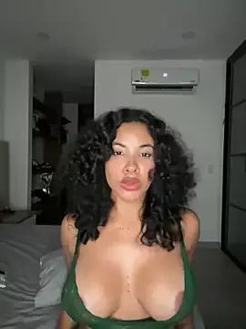 Freechat Brunettexio on StripChat