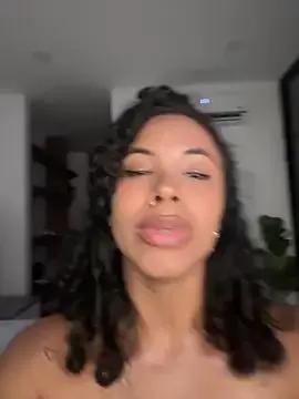 Freechat Brunettexio on StripChat