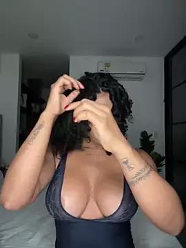 Freechat Brunettexio on StripChat