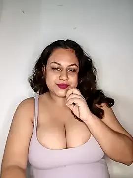 Freechat bumblebeegirl on StripChat