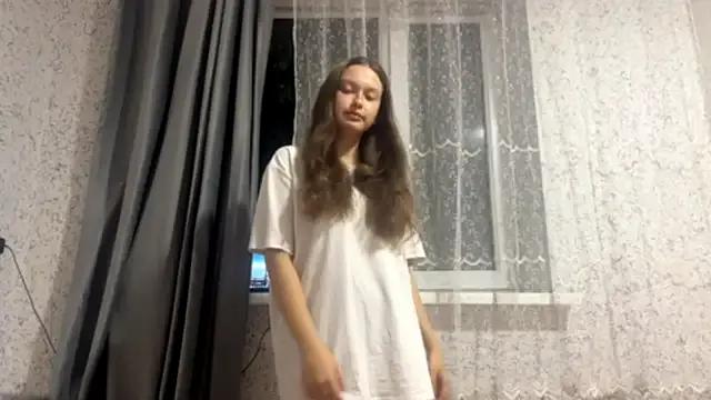 StripChat CharlynDini is Freechat CharlynDini — Bite my lips closeup