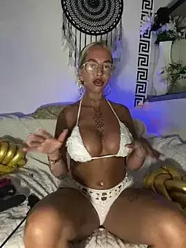 Freechat CheekyChels on StripChat