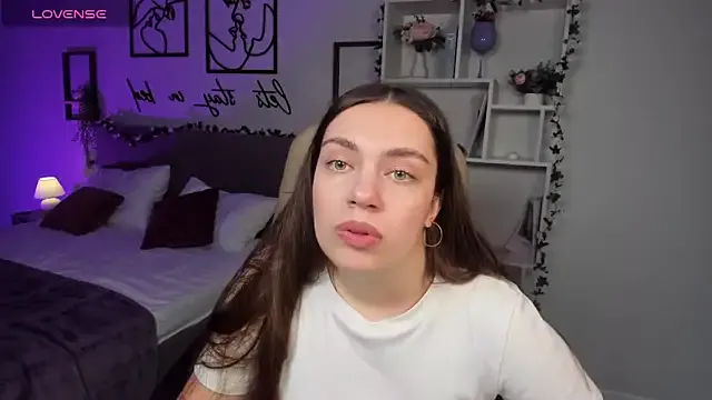 DaniellaLovely —  legs teasing