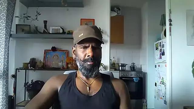 Freechat frenchblackc31 on StripChat