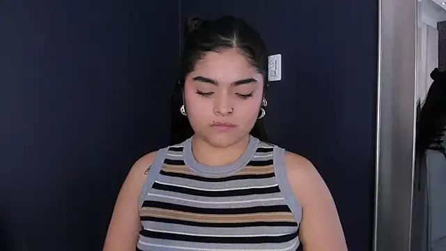 GiselOrtiz — Tease with my legs open on clit 