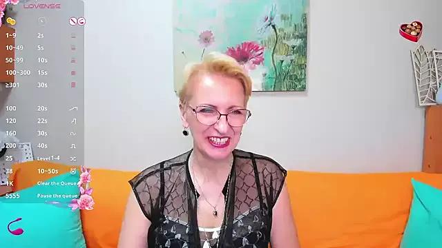 Freechat iamyourdream89 on StripChat