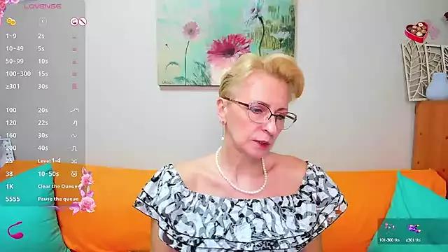 Freechat iamyourdream89 on StripChat
