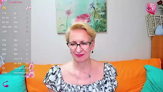 Freechat iamyourdream89 on StripChat