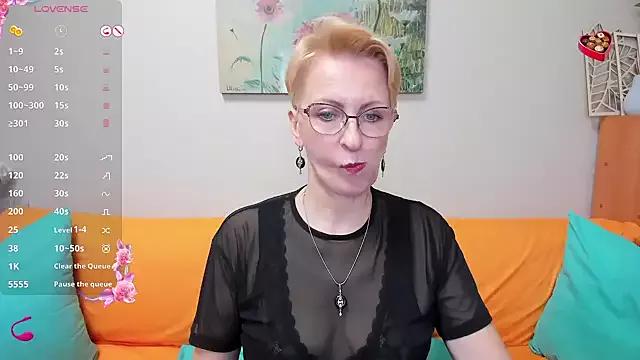 Freechat iamyourdream89 on StripChat