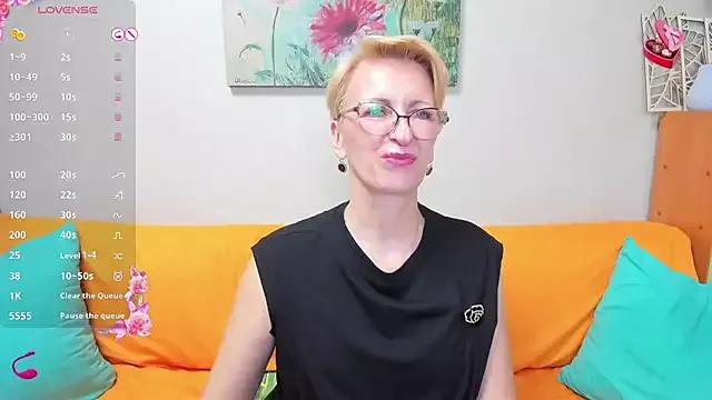 Freechat iamyourdream89 on StripChat