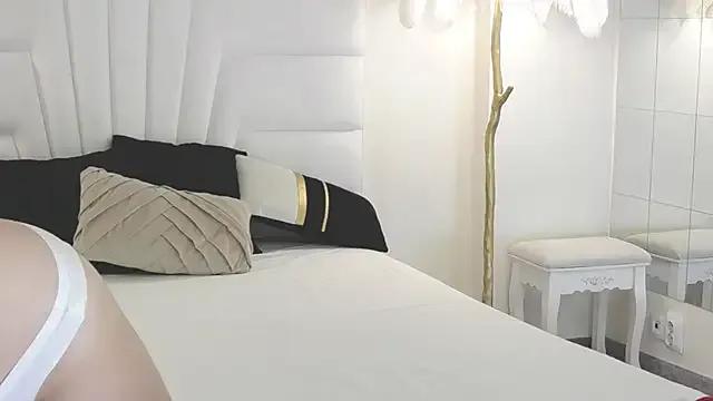 Watch JennaClover's cute live production for fascinating sexiness JennaClover from StripChat