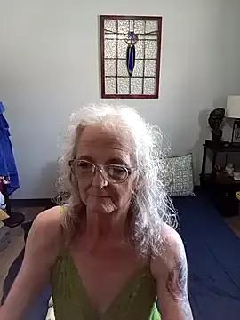 JoleneDelacroix — Oil on my titties