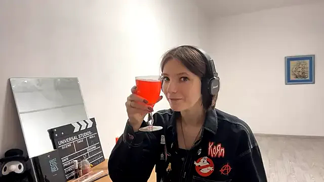 KindraScullion — take off my stockings and show my legs