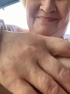 Freechat Laura_Millf on StripChat