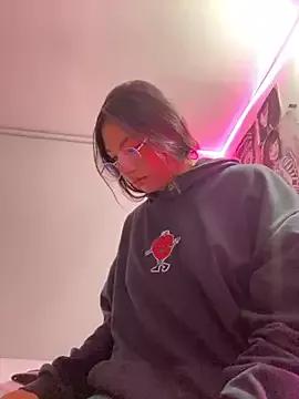 Freechat lauuraww on StripChat