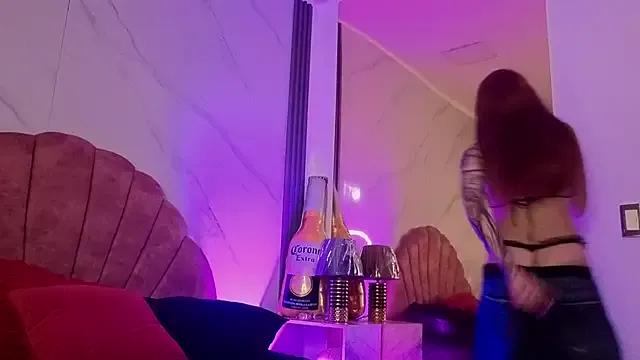 StripChat Layla_Cullen is Freechat Layla_Cullen — Remove my bra and put oil on my tits