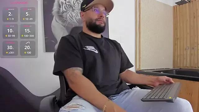 Freechat Luke__09 on StripChat