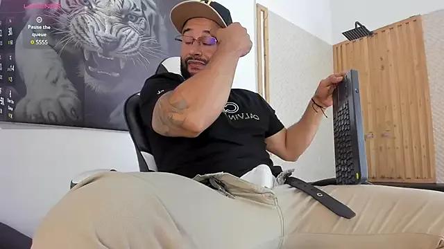 Freechat Luke__09 on StripChat