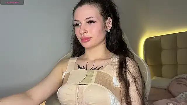 Slutty MarlynRobertsen will stimulate your whims in a sweet liveshow MarlynRobertsen from StripChat