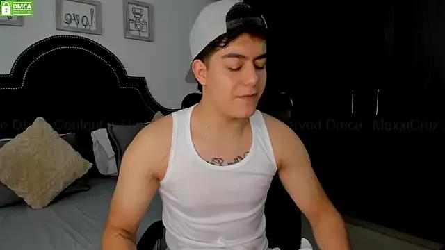 Freechat MaxxiCruz on StripChat