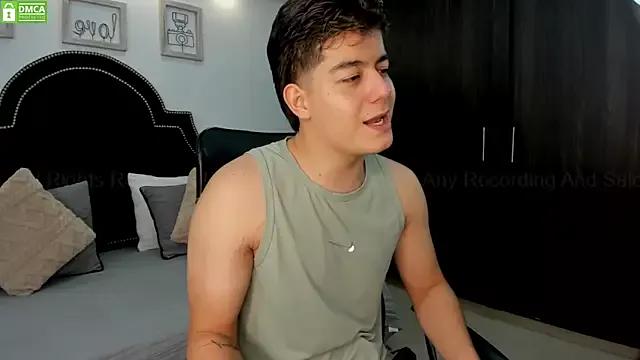 Freechat MaxxiCruz on StripChat