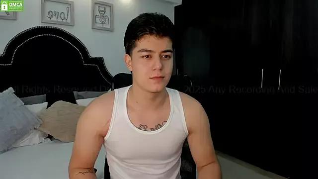Freechat MaxxiCruz on StripChat