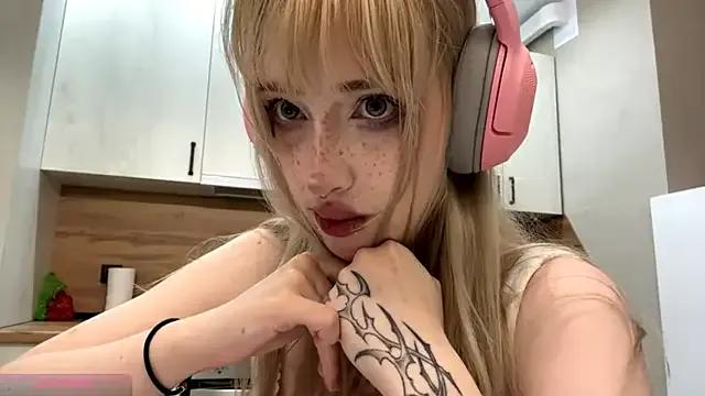StripChat Milkmoriee is Freechat Milkmoriee — mega squezze boobs