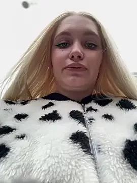 Freechat Milkyy_wway on StripChat