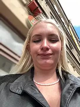 Freechat Milkyy_wway on StripChat