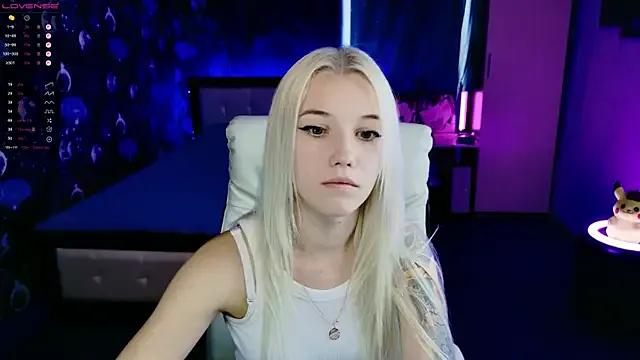 StripChat's NaomiHita - curiosity free webcamwhore to stimulate all your whims NaomiHita from StripChat