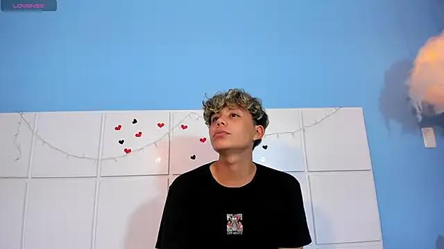 StripChat NathanBell is Freechat NathanBell — Lick lips & tease with tongue