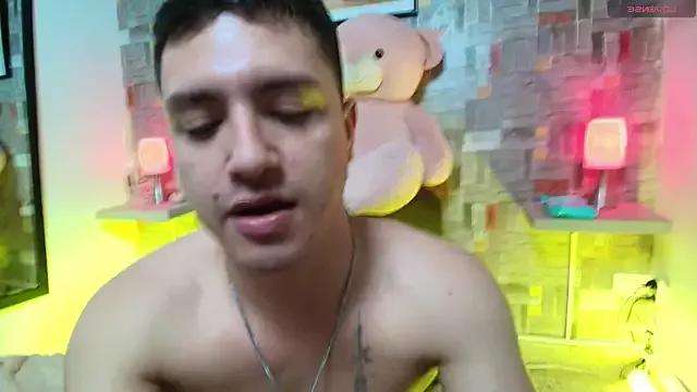 Freechat nicoo_2036 on StripChat
