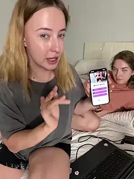 Group Nura_n_Sarah on StripChat