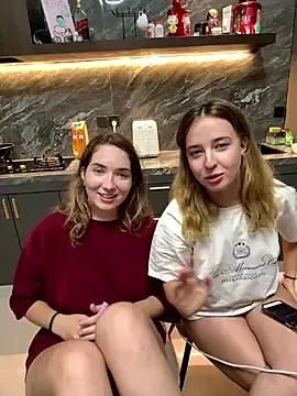 Group Nura_n_Sarah on StripChat