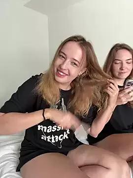 Group Nura_n_Sarah on StripChat