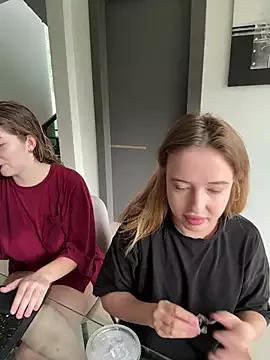 Group Nura_n_Sarah on StripChat