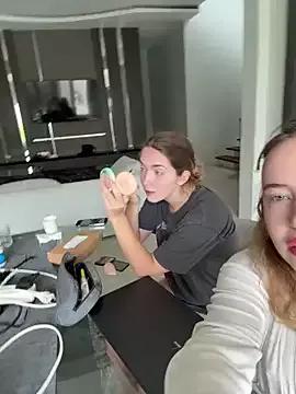 Group Nura_n_Sarah on StripChat