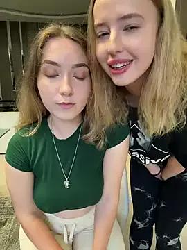 Group Nura_n_Sarah on StripChat
