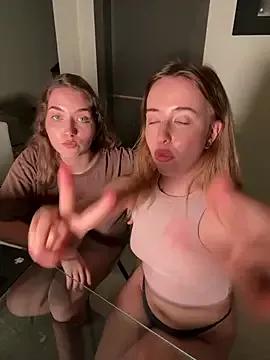 Group Nura_n_Sarah on StripChat