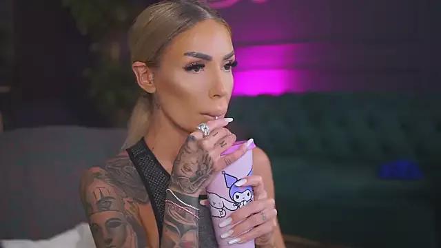 Freechat RaquelleVon on StripChat