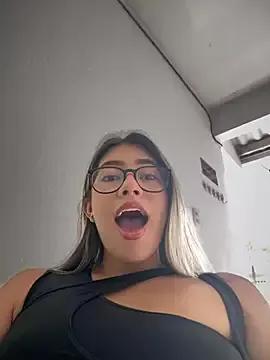 StripChat sara_calderon is Freechat sara_calderon — FINGERING PUSSY + SPANK BIG ASS