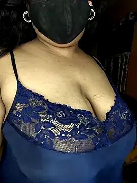 Smile-quien - don't miss this bonkers appetizing live production Smile-quien from StripChat