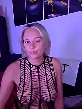 StripChat SpicyVicky is Freechat SpicyVicky — Tu choisis? Nue ou 2 doigts chatte ?