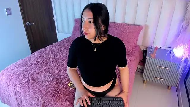 The Appetizing and voluptuous Veronica_hill_ is wet and ready to squirt veronica_hill_ from StripChat